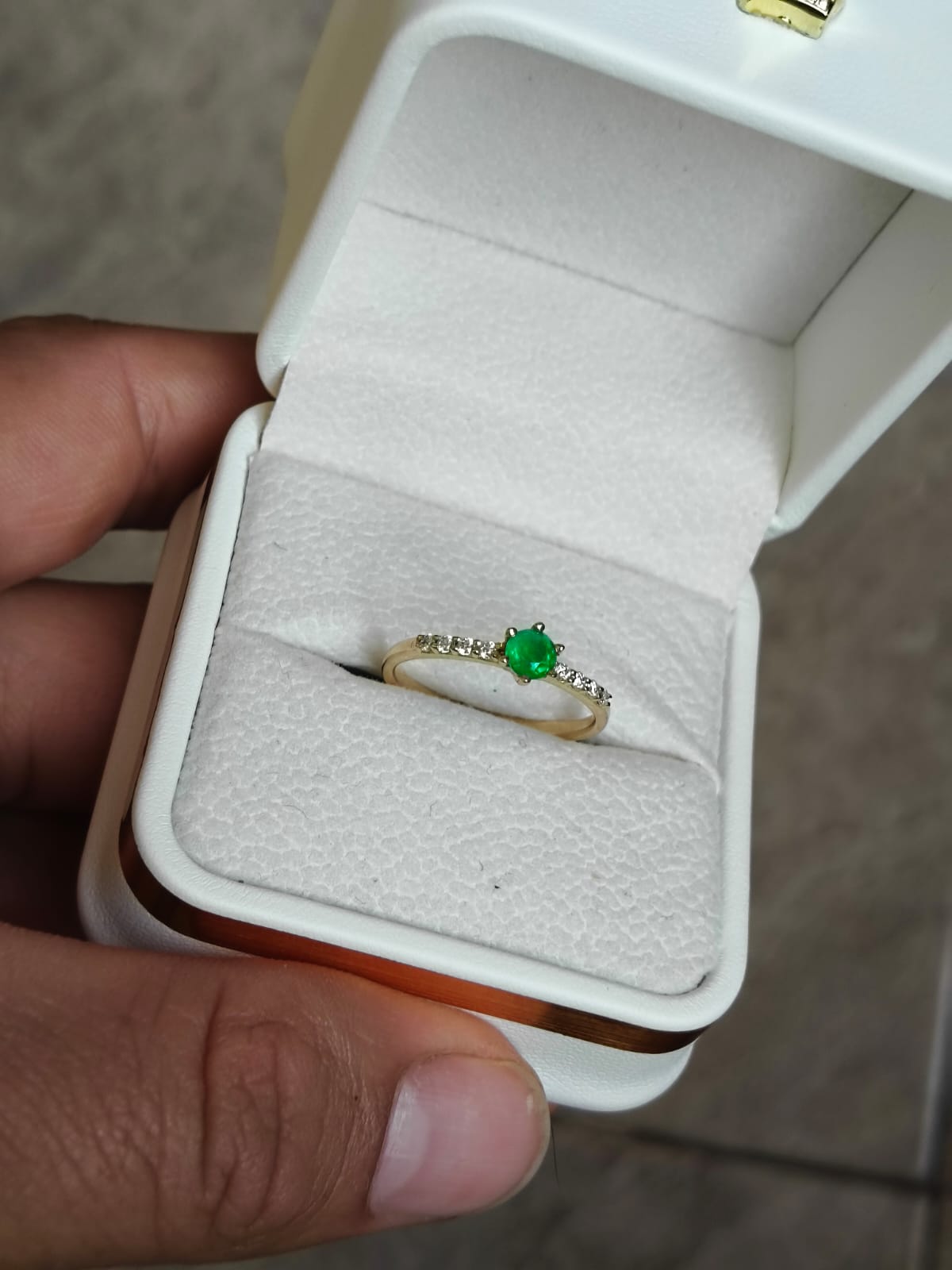 🌿Anillo Radiante – Esmeralda Colombiana Oro 18k