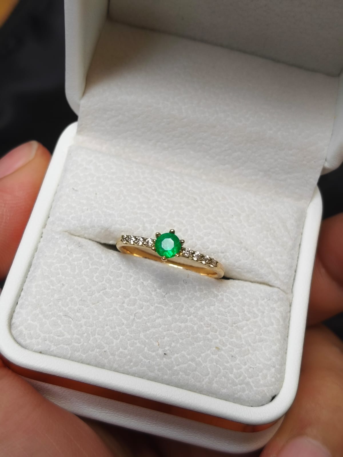 🌿Anillo Radiante – Esmeralda Colombiana Oro 18k