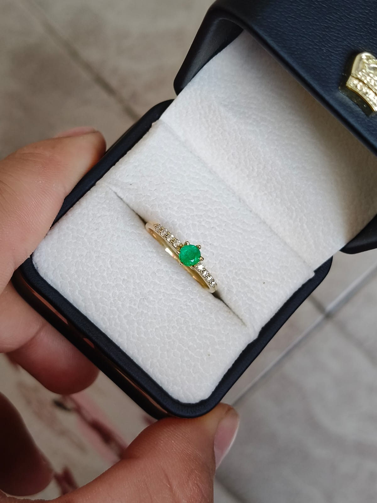 🌿Anillo Radiante – Esmeralda Colombiana Oro 18k