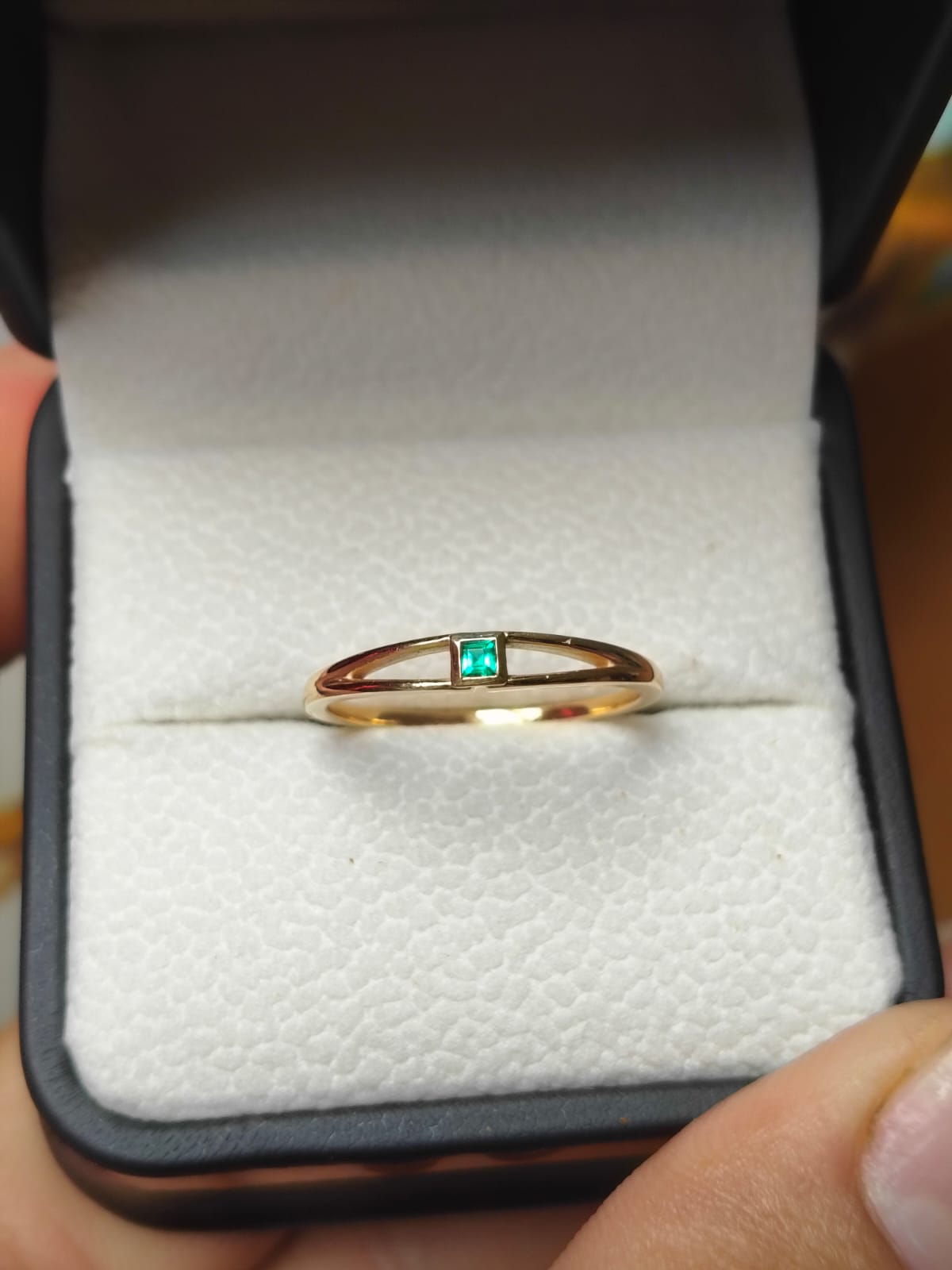 🌿Anillo de Esmeralda Colombiana Oro 18k – Sencillo y Elegante