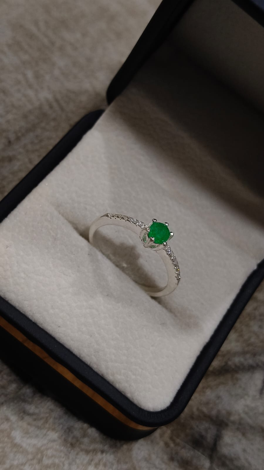 Anillo Reflejo Andino en Plata 925 con Esmeralda Colombiana