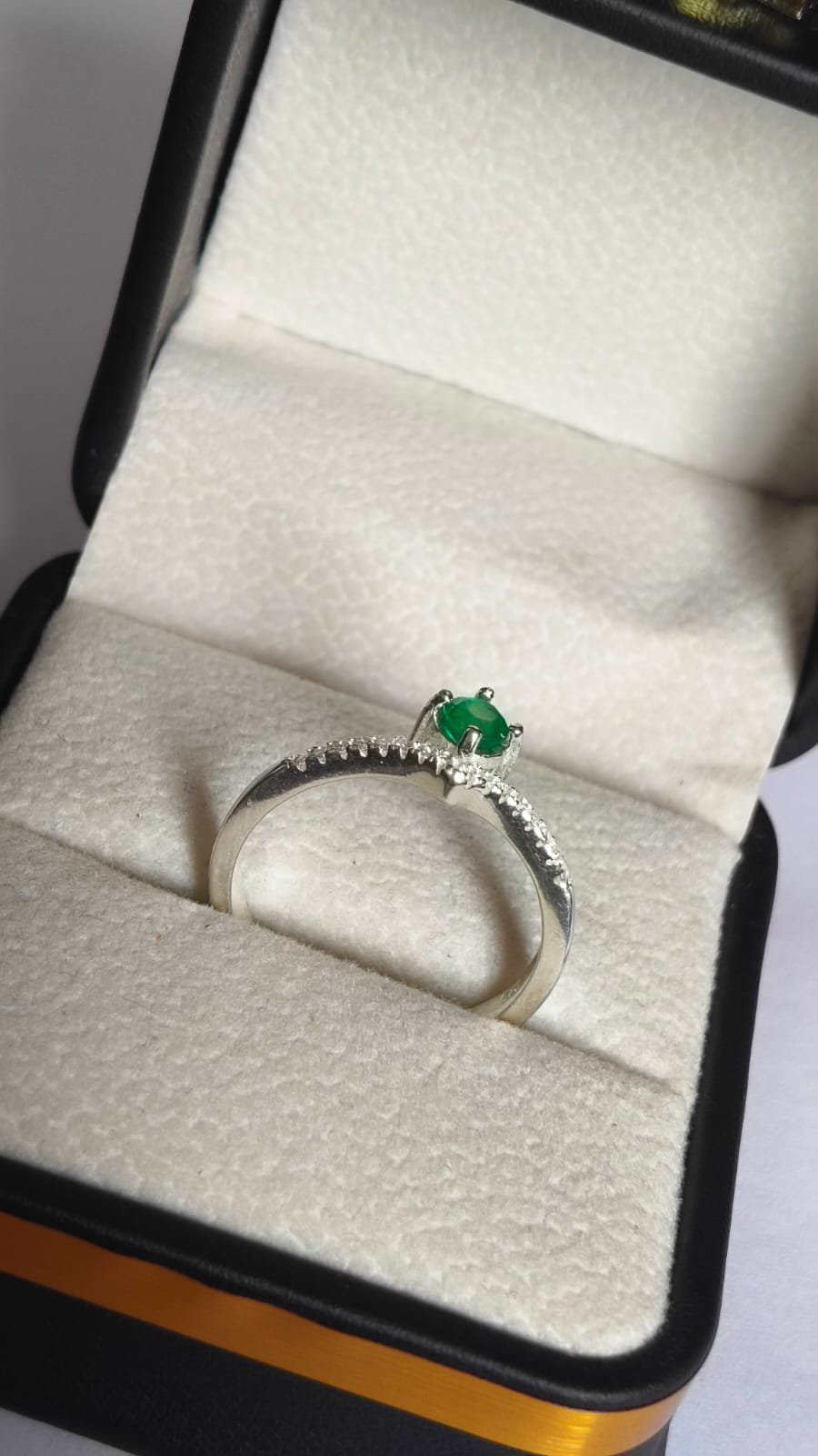 Anillo Círculo de Vida en Plata 925 con Esmeralda Colombiana