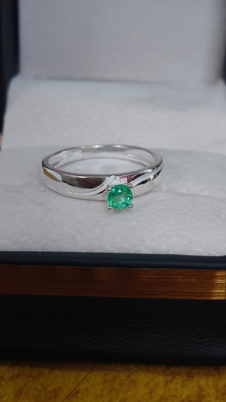 Anillo Aliento Verde en Plata 925 con Esmeralda Colombiana