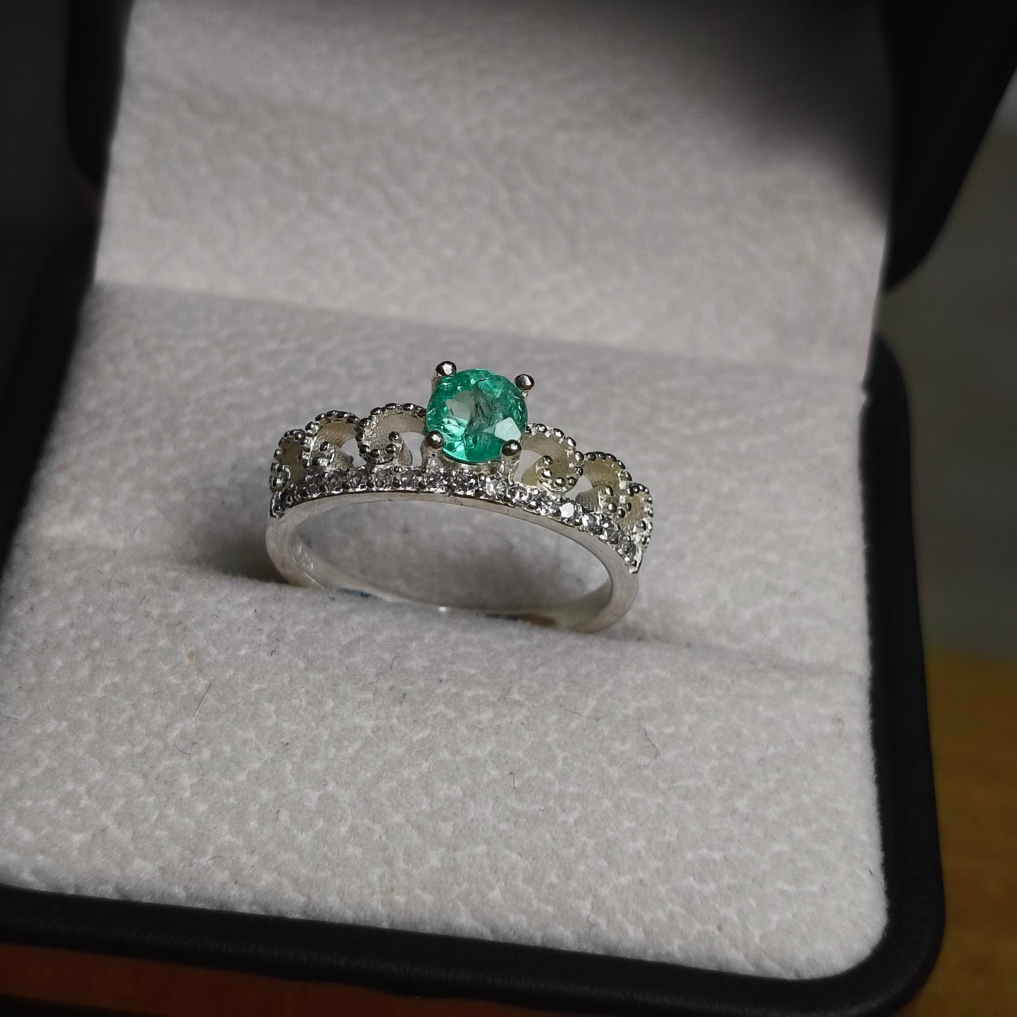 Anillo Jardín Escondido en Plata 925 con Esmeralda Colombiana