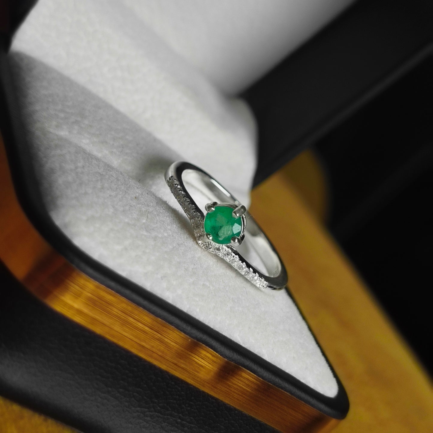 Anillo Rayo Verde en Plata 925 con Esmeralda Colombiana