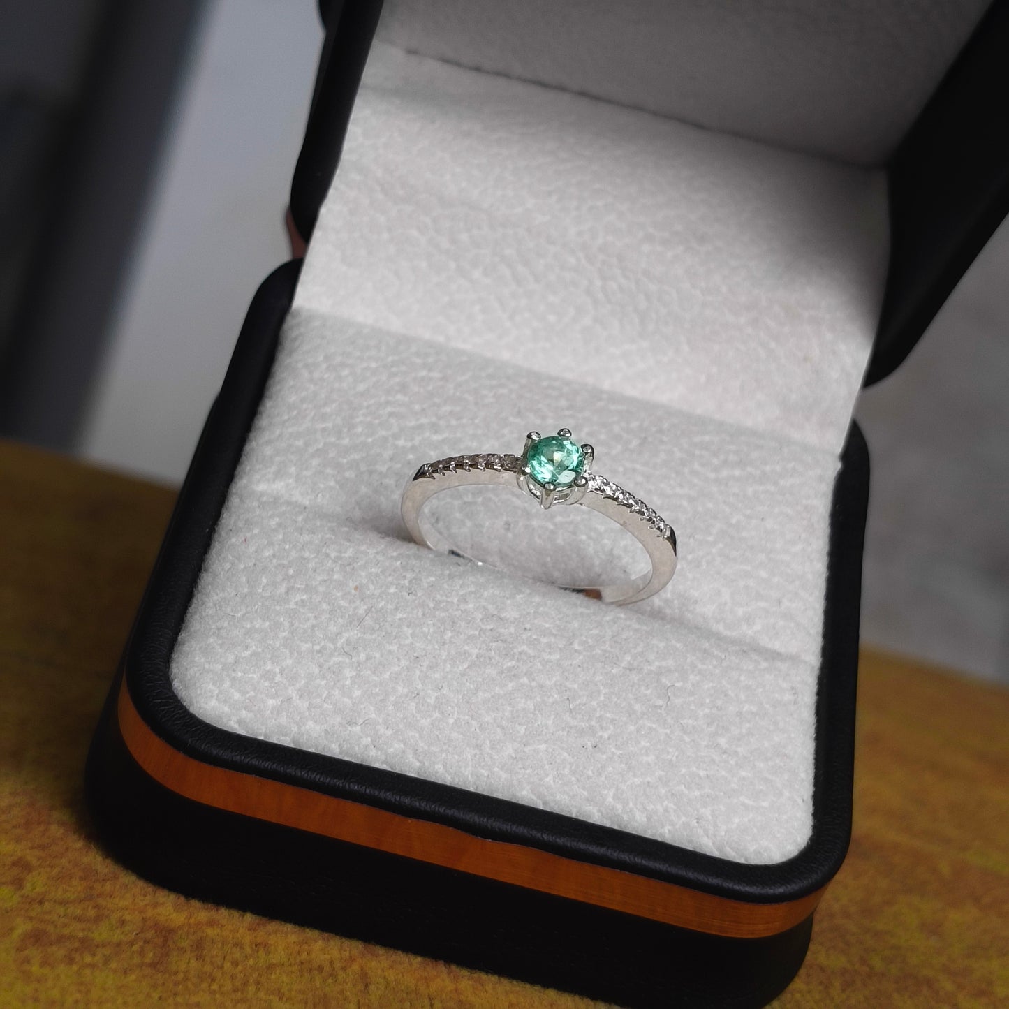 Anillo Verde Eterno en Plata 925 con Esmeralda Colombiana
