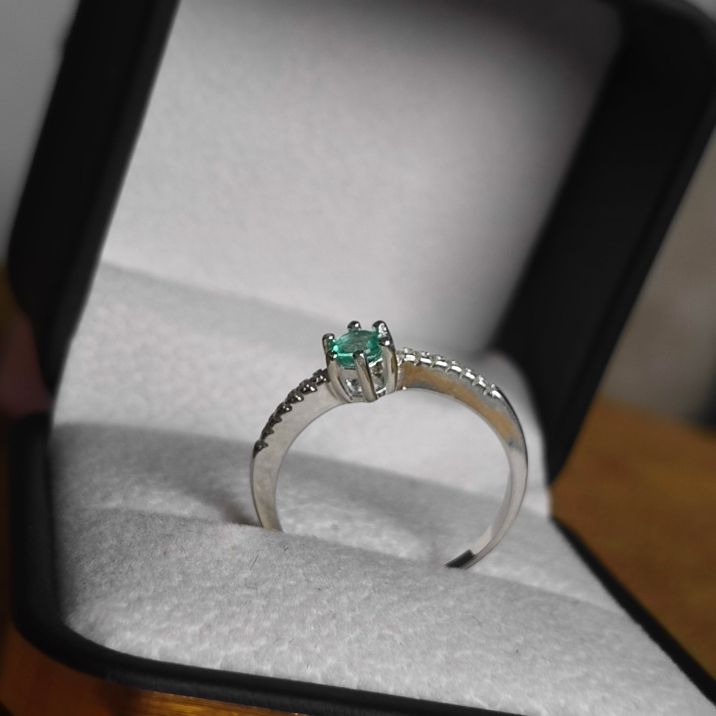 Anillo Verde Eterno en Plata 925 con Esmeralda Colombiana