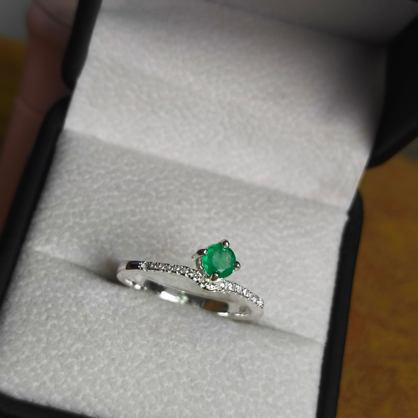 Anillo Rayo Verde en Plata 925 con Esmeralda Colombiana
