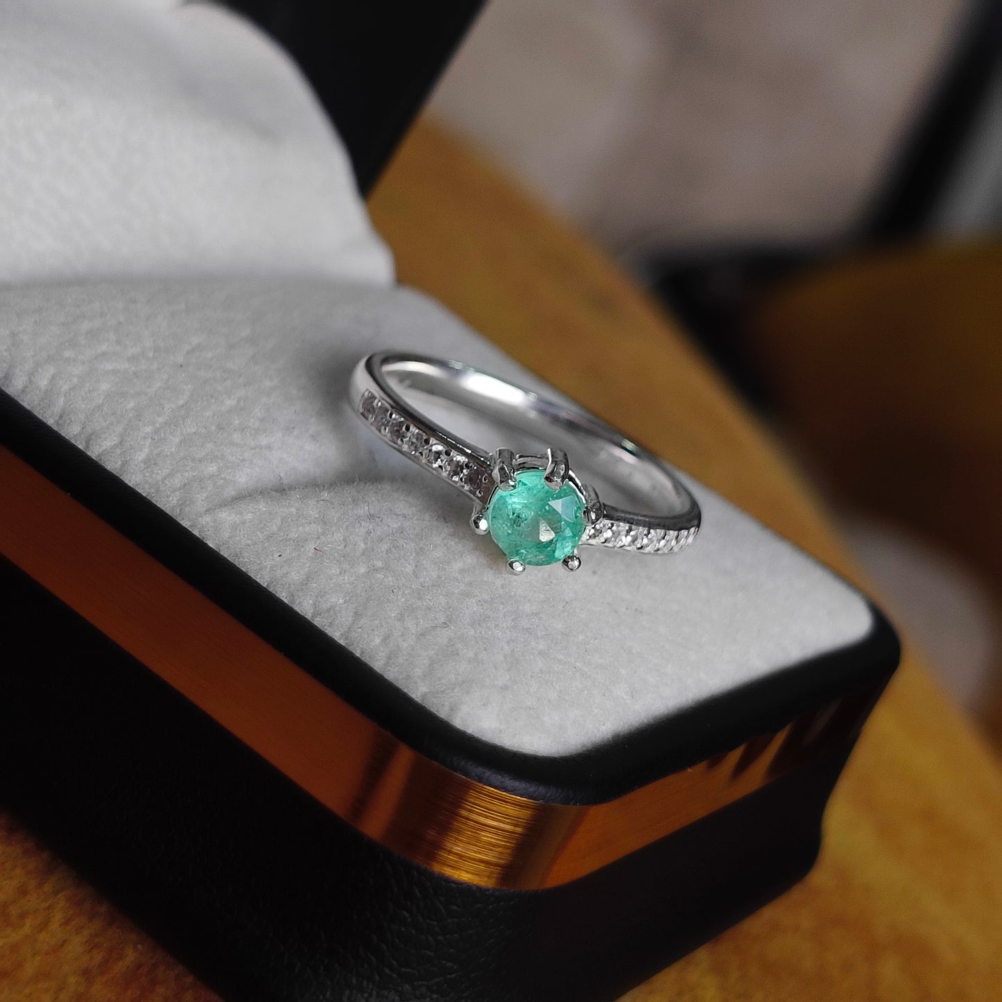 Anillo Emerald Splendor en Plata 925 con Esmeralda Natural Colombiana