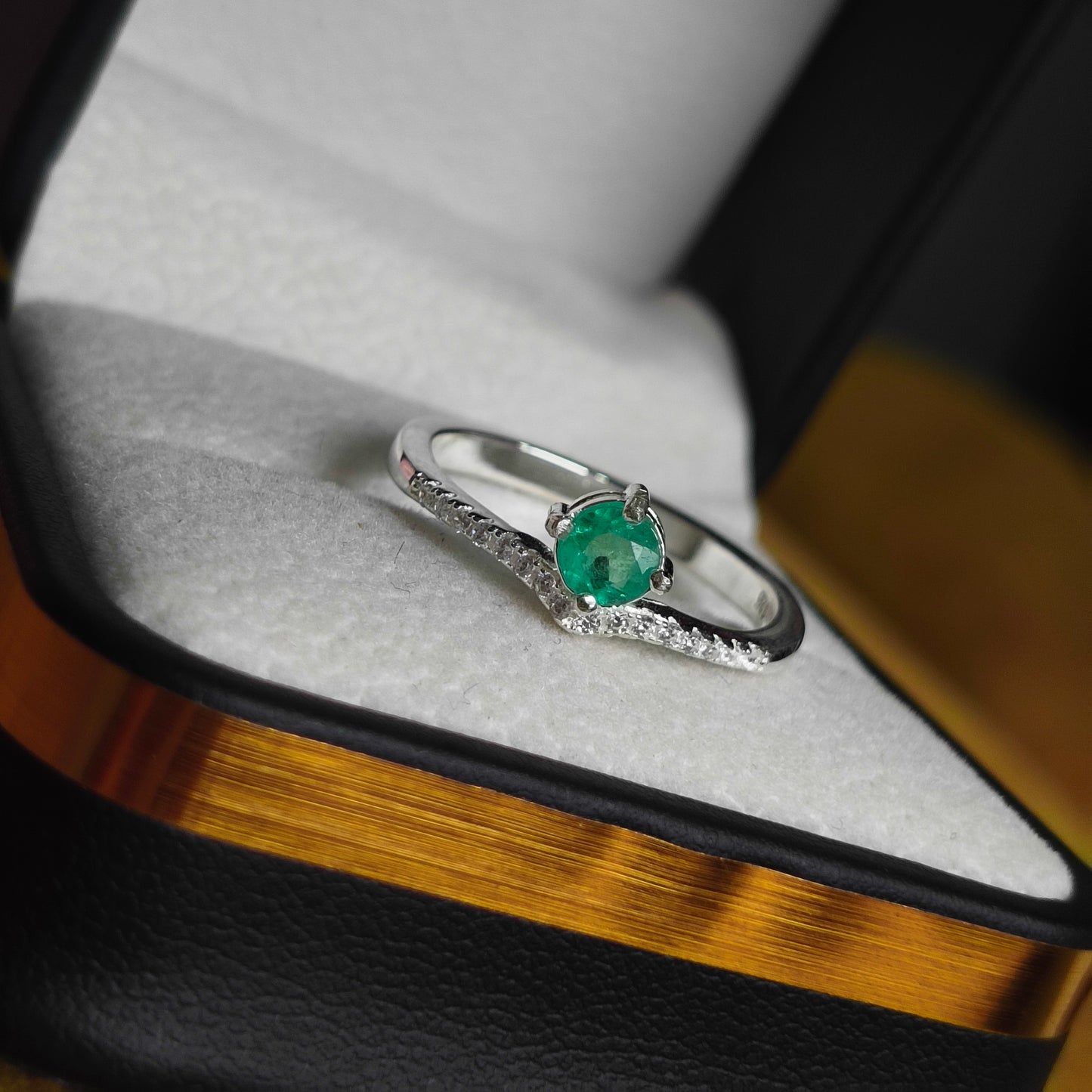 Anillo Alba Verde en Plata 925 con Esmeralda Colombiana