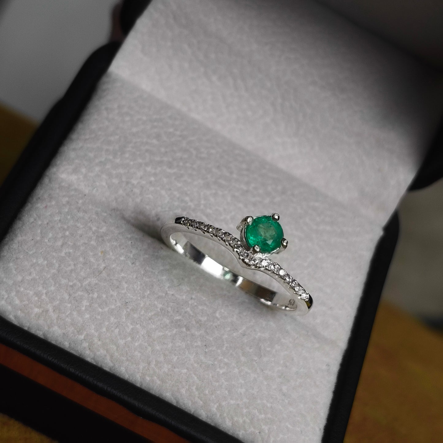 Anillo Alba Verde en Plata 925 con Esmeralda Colombiana