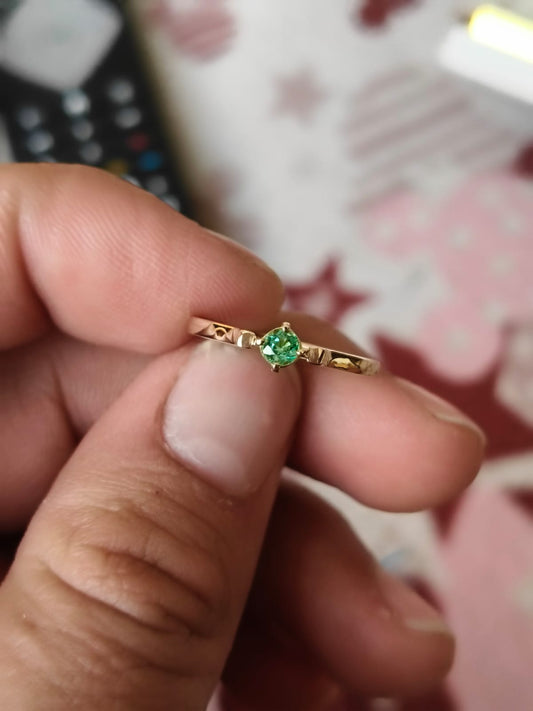 🌿Anillo Emerald Glow – Esmeralda Colombiana en Oro 18 k