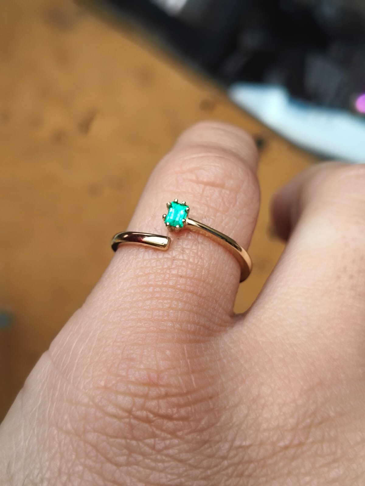 🌿Anillo Aroma de Boyacá – Esmeralda Colombiana Oro 18k