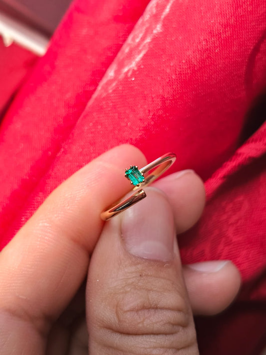 🌿Anillo Aroma de Boyacá – Esmeralda Colombiana Oro 18k