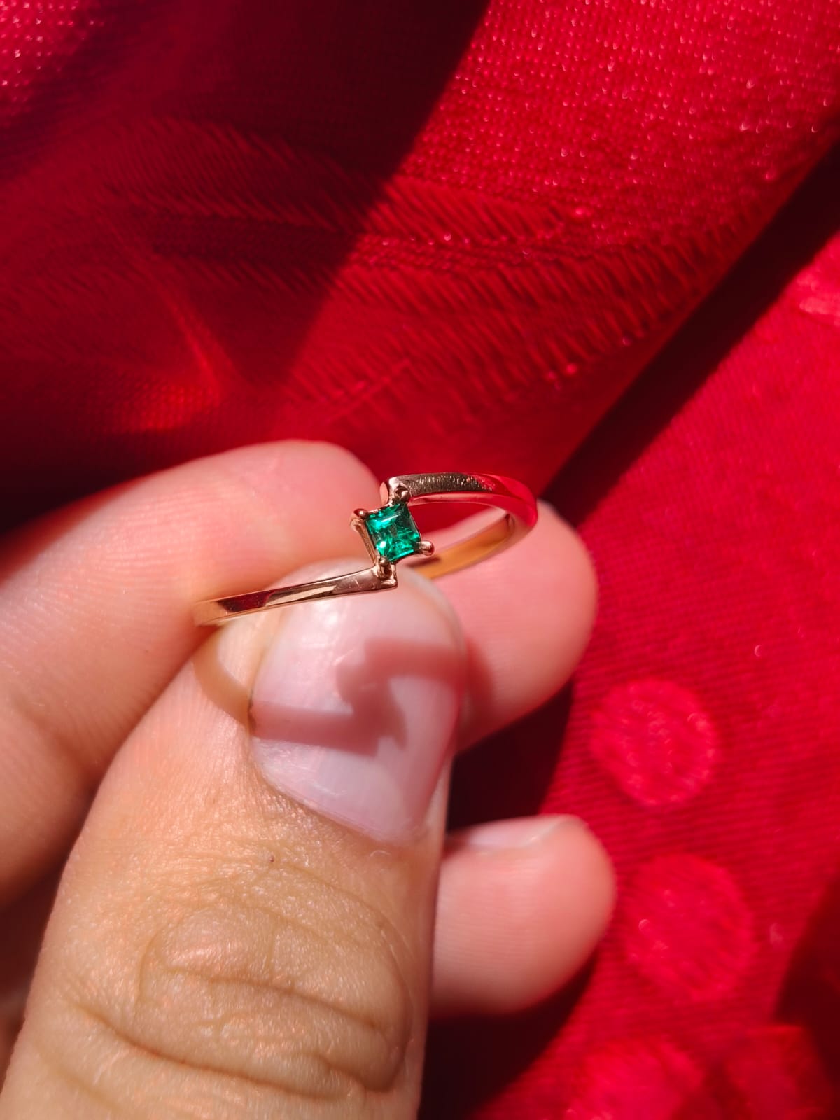 🌿Anillo Serenidad – Esmeralda Colombiana Oro 18k