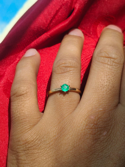 🌿Anillo Romántico – Esmeralda Colombiana Oro 18k