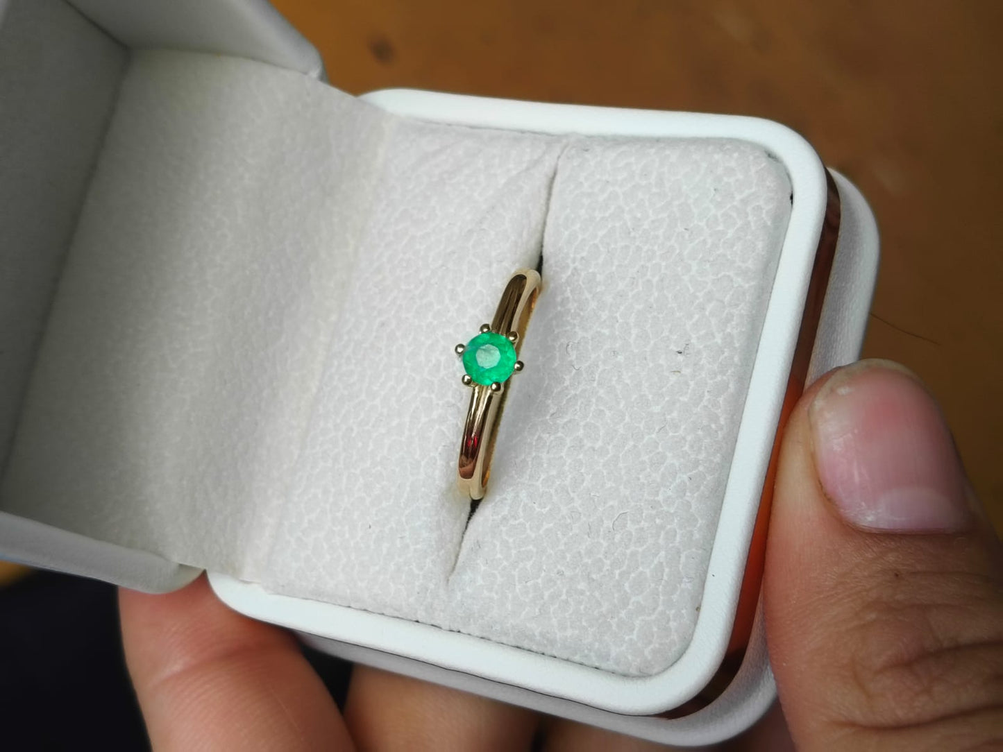 🌿Anillo Romántico – Esmeralda Colombiana Oro 18k