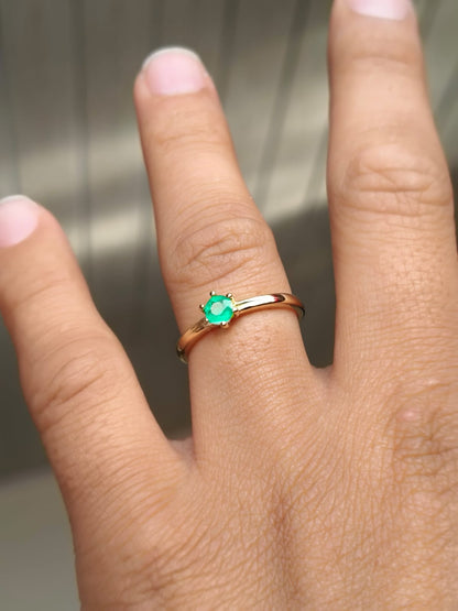 🌿Anillo Romántico – Esmeralda Colombiana Oro 18k