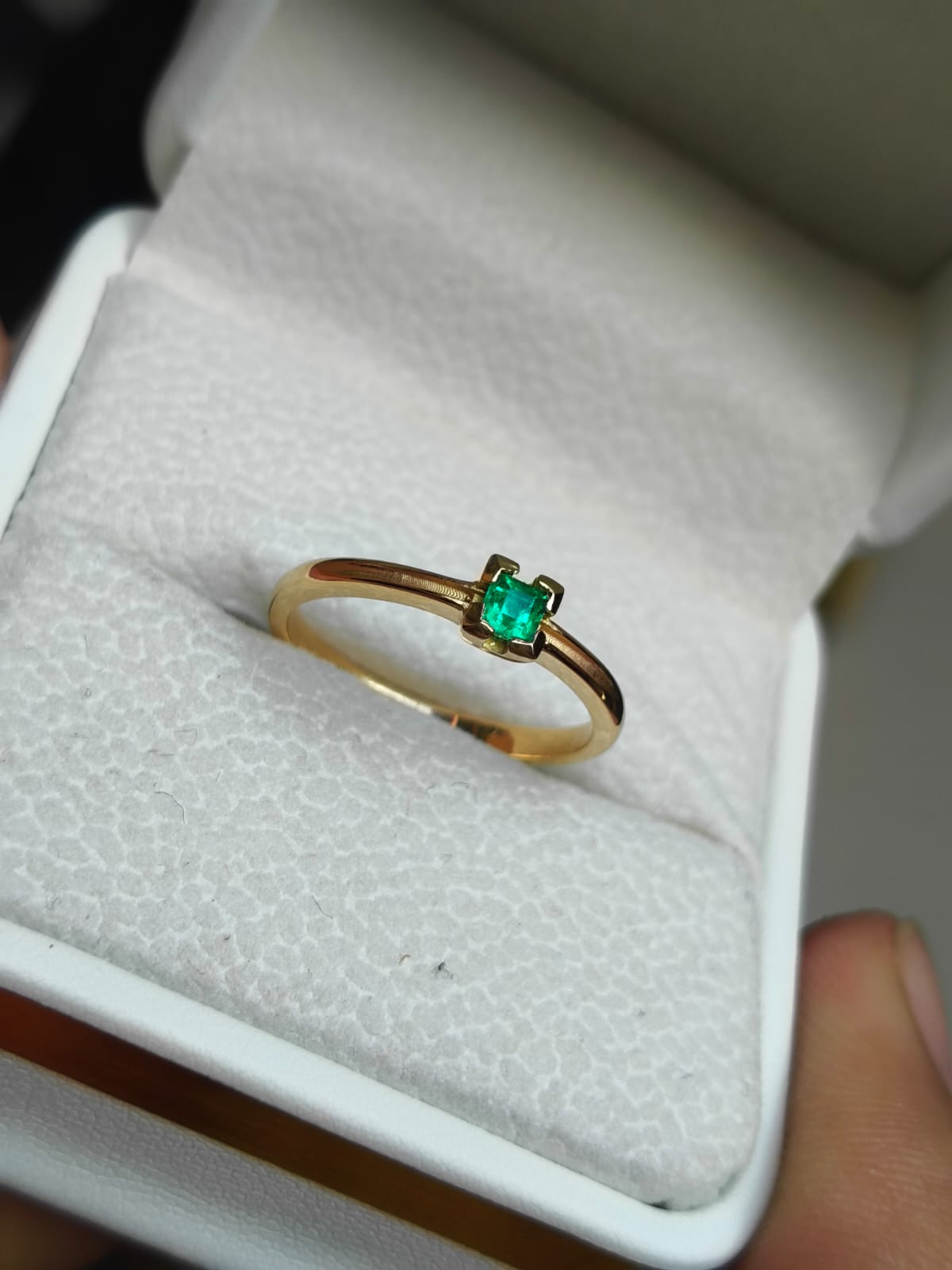 🌿Anillo Majestuosidad – Esmeralda Colombiana Oro 18k