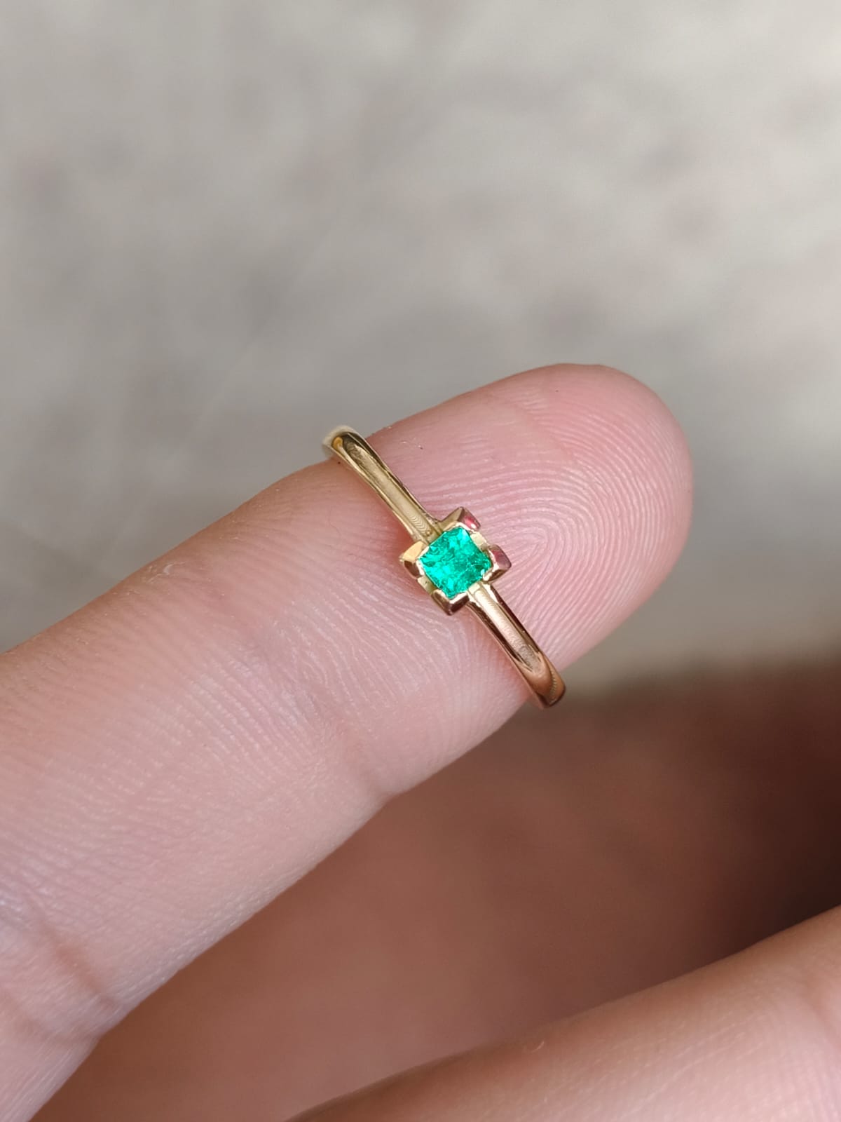 🌿Anillo Majestuosidad – Esmeralda Colombiana Oro 18k
