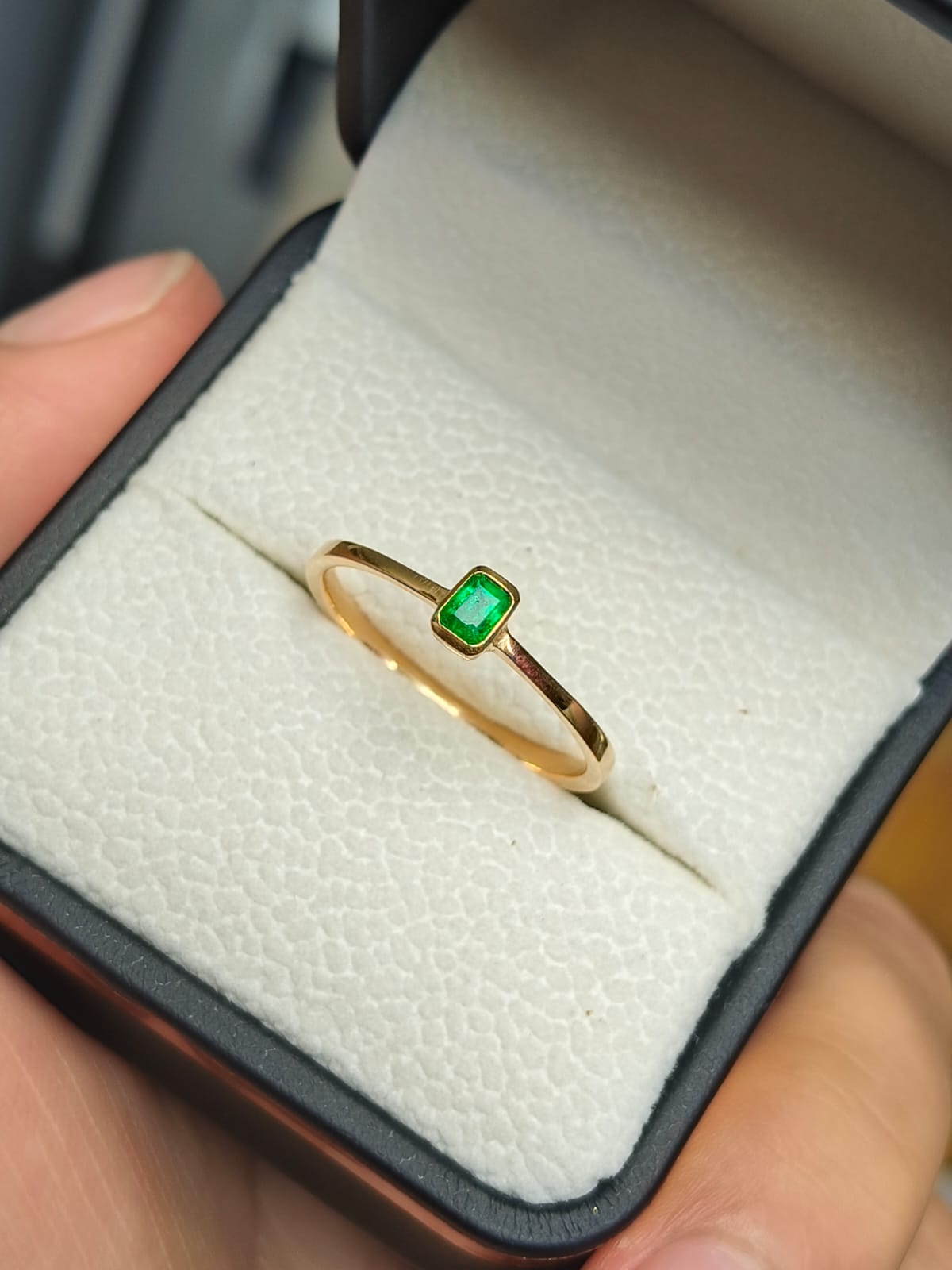 🌿Anillo Esmeralda Colombiana Oro 18k – Toque Elegante