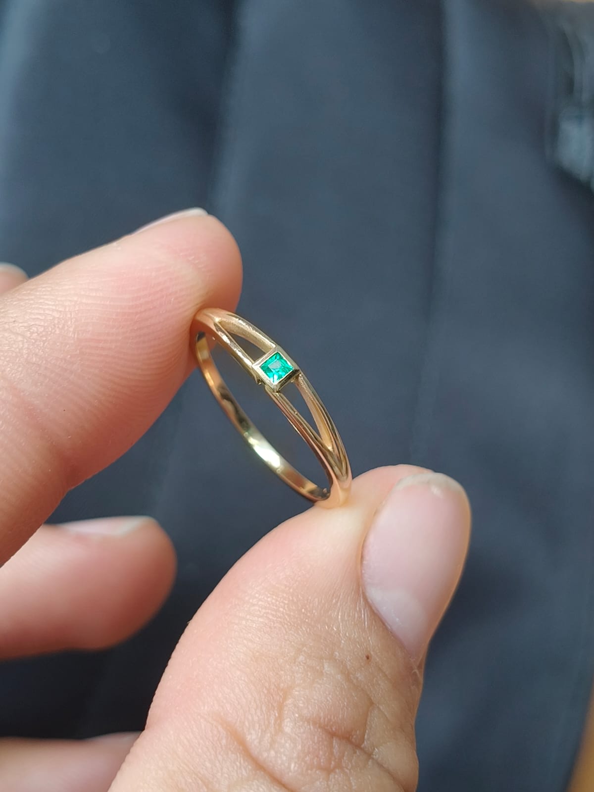 🌿Anillo de Esmeralda Colombiana Oro 18k – Sencillo y Elegante