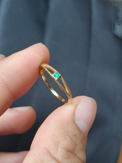 🌿Anillo de Esmeralda Colombiana Oro 18k – Sencillo y Elegante
