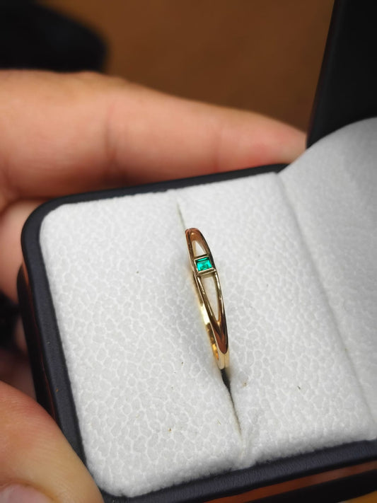 🌿Anillo de Esmeralda Colombiana Oro 18k – Sencillo y Elegante