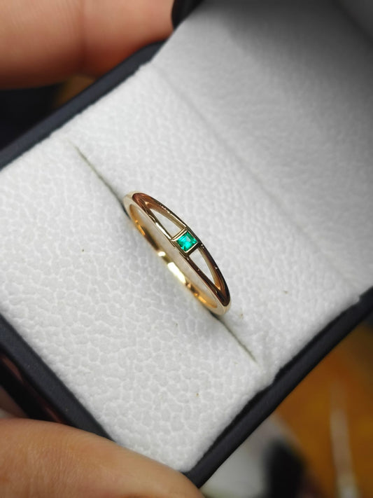 🌿Anillo de Esmeralda Colombiana Oro 18k – Sencillo y Elegante