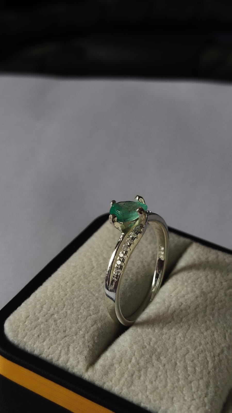 Anillo Ladera Esmeralda en Plata 925 con Esmeralda Colombiana