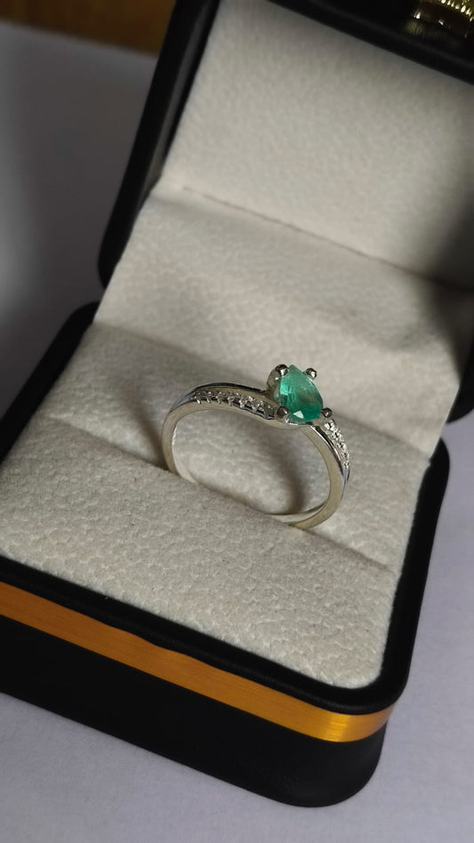 Anillo Ladera Esmeralda en Plata 925 con Esmeralda Colombiana