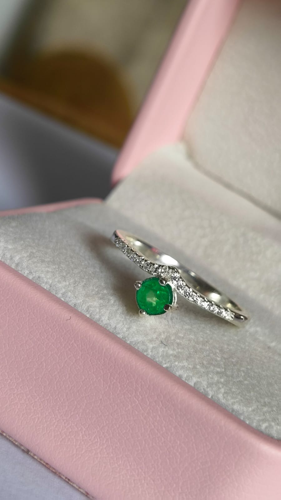 Anillo Círculo de Vida en Plata 925 con Esmeralda Colombiana