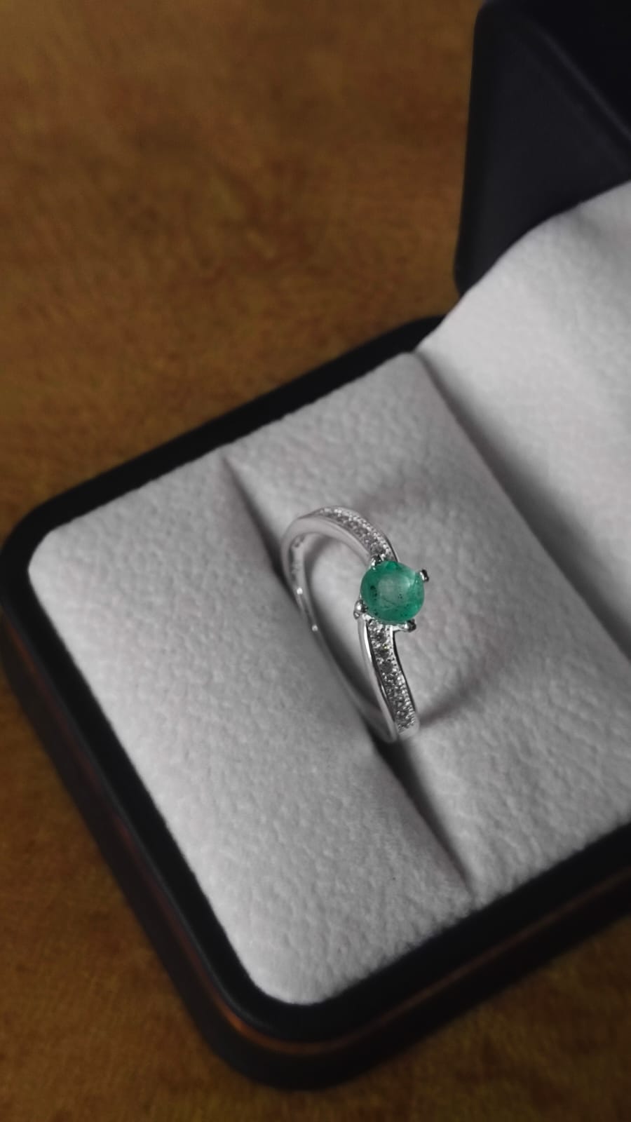 Anillo Selva Serena en Plata 925 con Esmeralda Colombiana