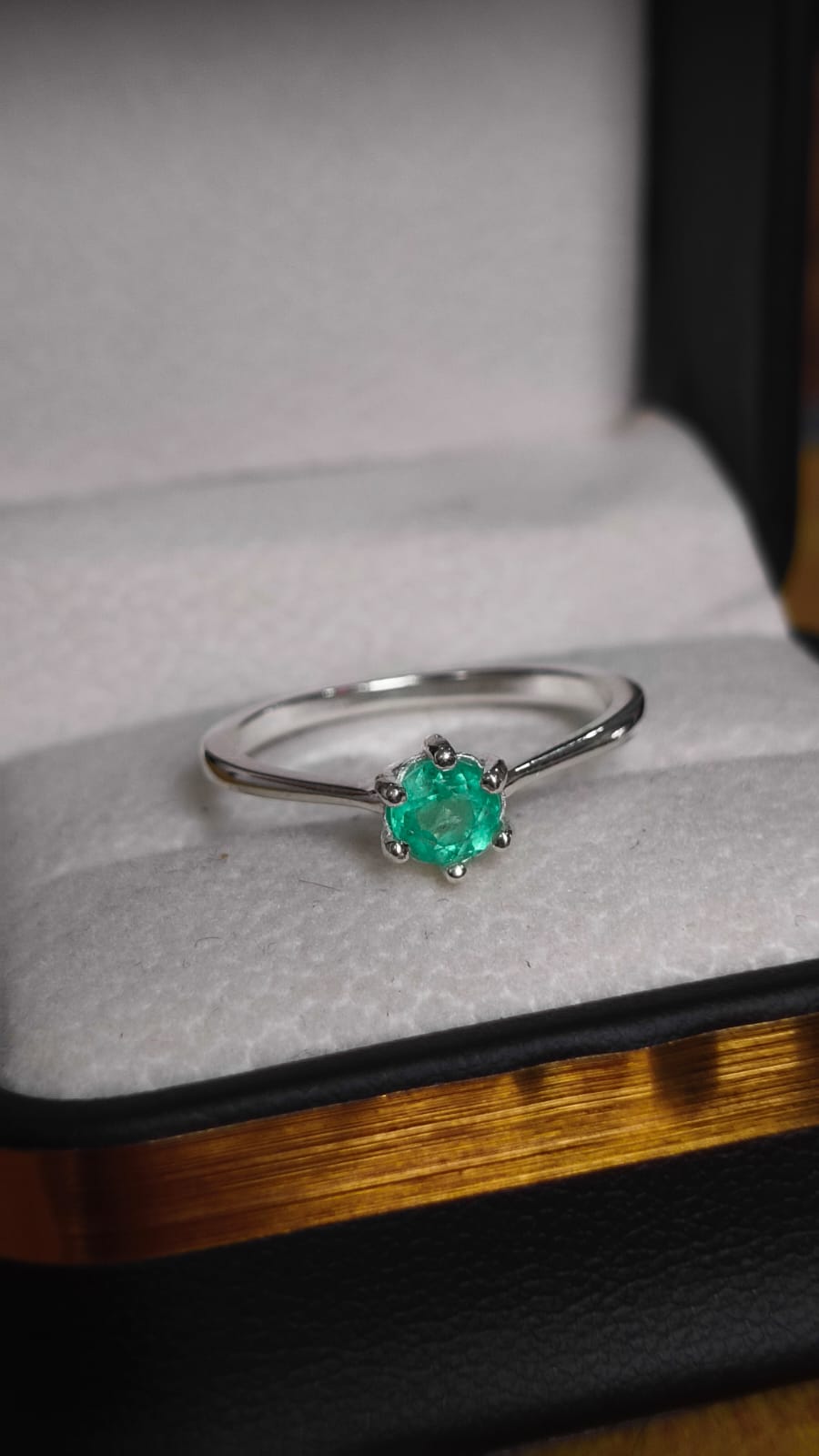 Anillo Noche de Jade en Plata 925 con Esmeralda Colombiana