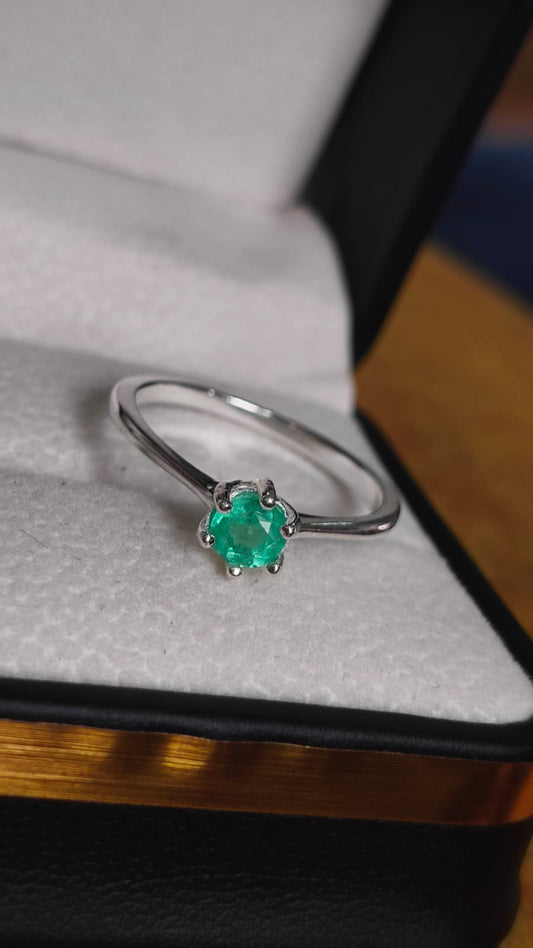 Anillo Noche de Jade en Plata 925 con Esmeralda Colombiana