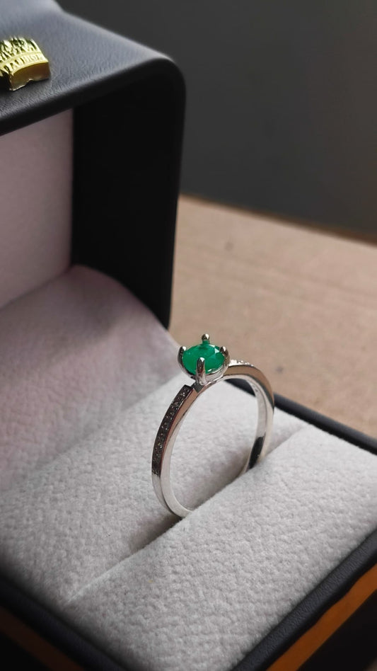 Anillo Esencia del Valle en Plata 925 con Esmeralda Colombiana