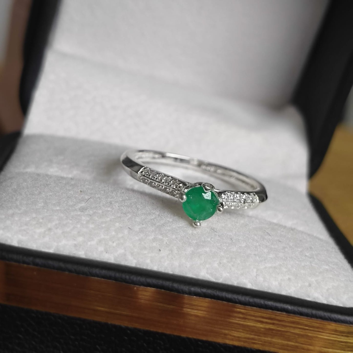 Anillo Espíritu Verde en Plata 925 con Esmeralda Colombiana