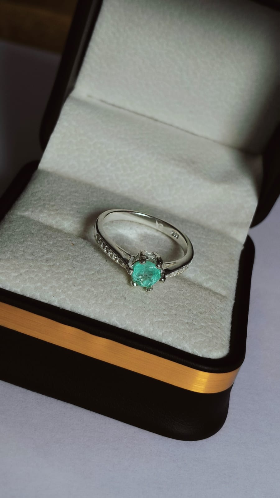 Anillo Alma Esmeralda en Plata 925 con Esmeralda Colombiana
