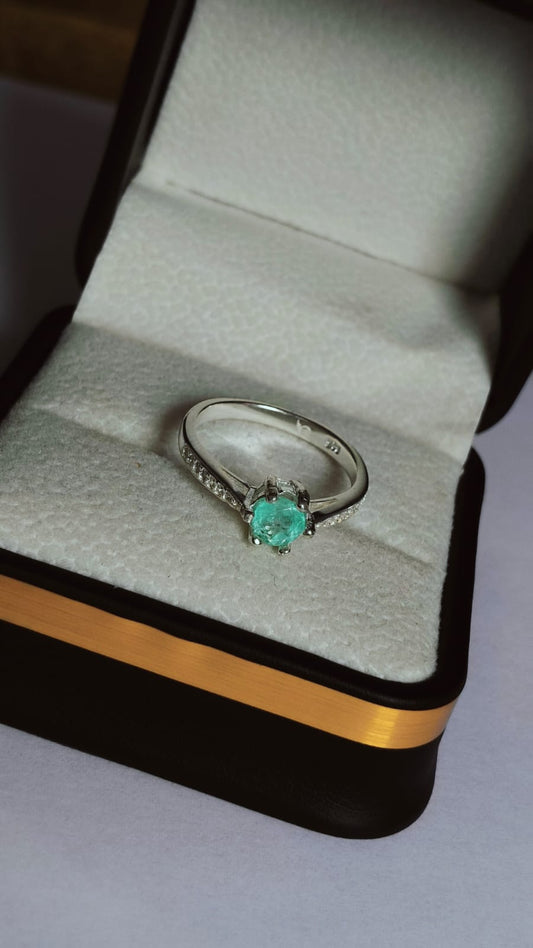 Anillo Alma Esmeralda en Plata 925 con Esmeralda Colombiana