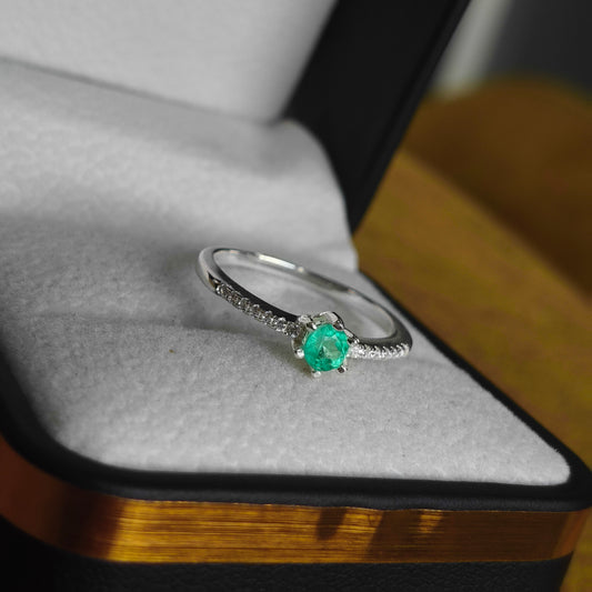 Anillo Jardín de Luz en Plata 925 con Esmeralda Colombiana