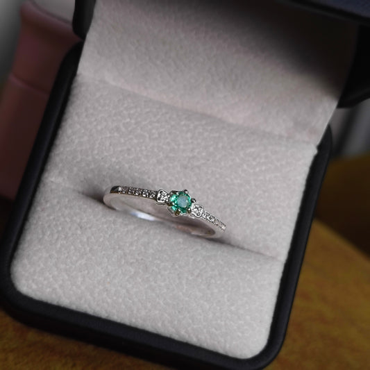 Anillo Emerald Grace en Plata 925 con Esmeralda Natural Colombiana