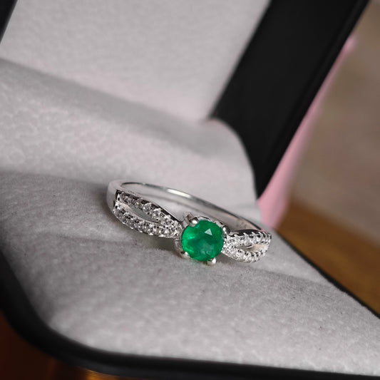 Anillo Esencia Verde en Plata 925 con Esmeralda Natural Colombiana