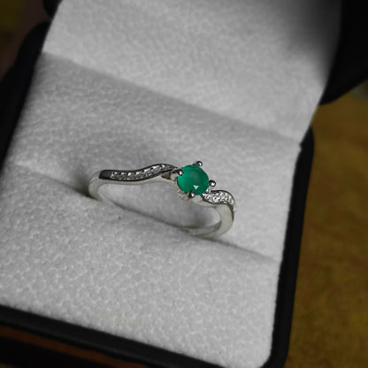 Anillo Llama Verde en Plata 925 con Esmeralda Colombiana