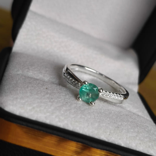 Anillo Canto Esmeralda en Plata 925 con Esmeralda Colombiana