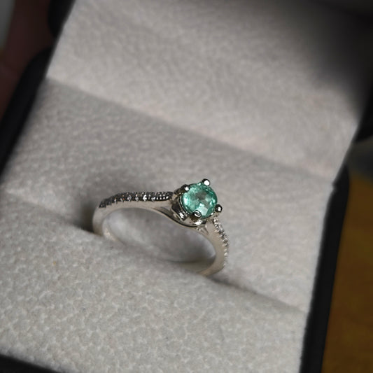 Anillo Brisa Esmeralda en Plata 925 con Esmeralda Colombiana