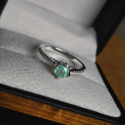 Anillo Brisa Esmeralda en Plata 925 con Esmeralda Colombiana