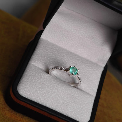 Anillo Emerald Splendor en Plata 925 con Esmeralda Natural Colombiana