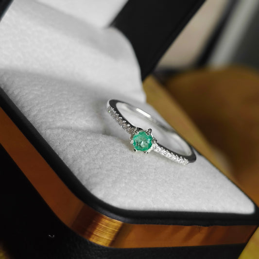 Anillo Luz Esmeralda en Plata 925 con Esmeralda Natural Colombiana