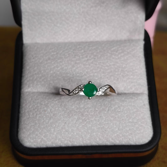 Anillo Encanto Natural en Plata 925 con Esmeralda Colombiana
