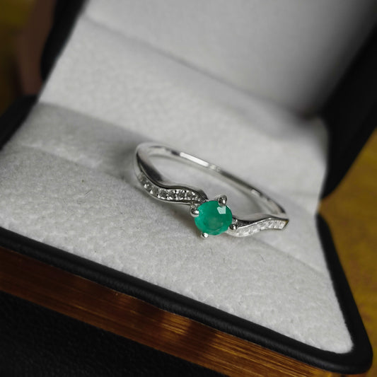 Anillo Llama Verde en Plata 925 con Esmeralda Colombiana